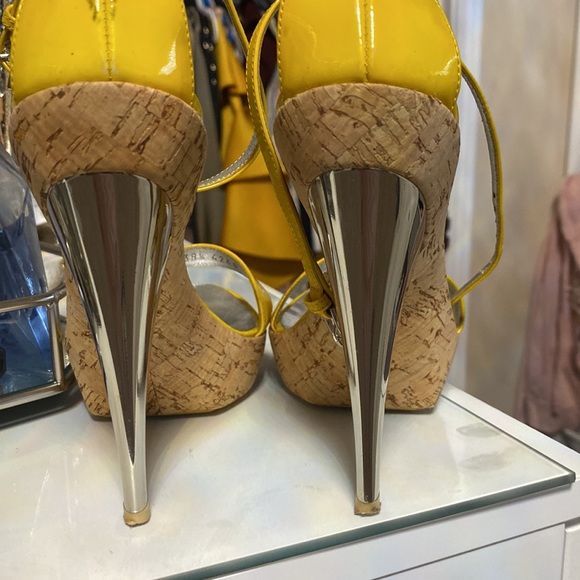 Daquared mustard yellow heels 8 - Picture 4 of 6